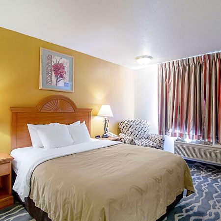Quality Inn Huron Extérieur photo