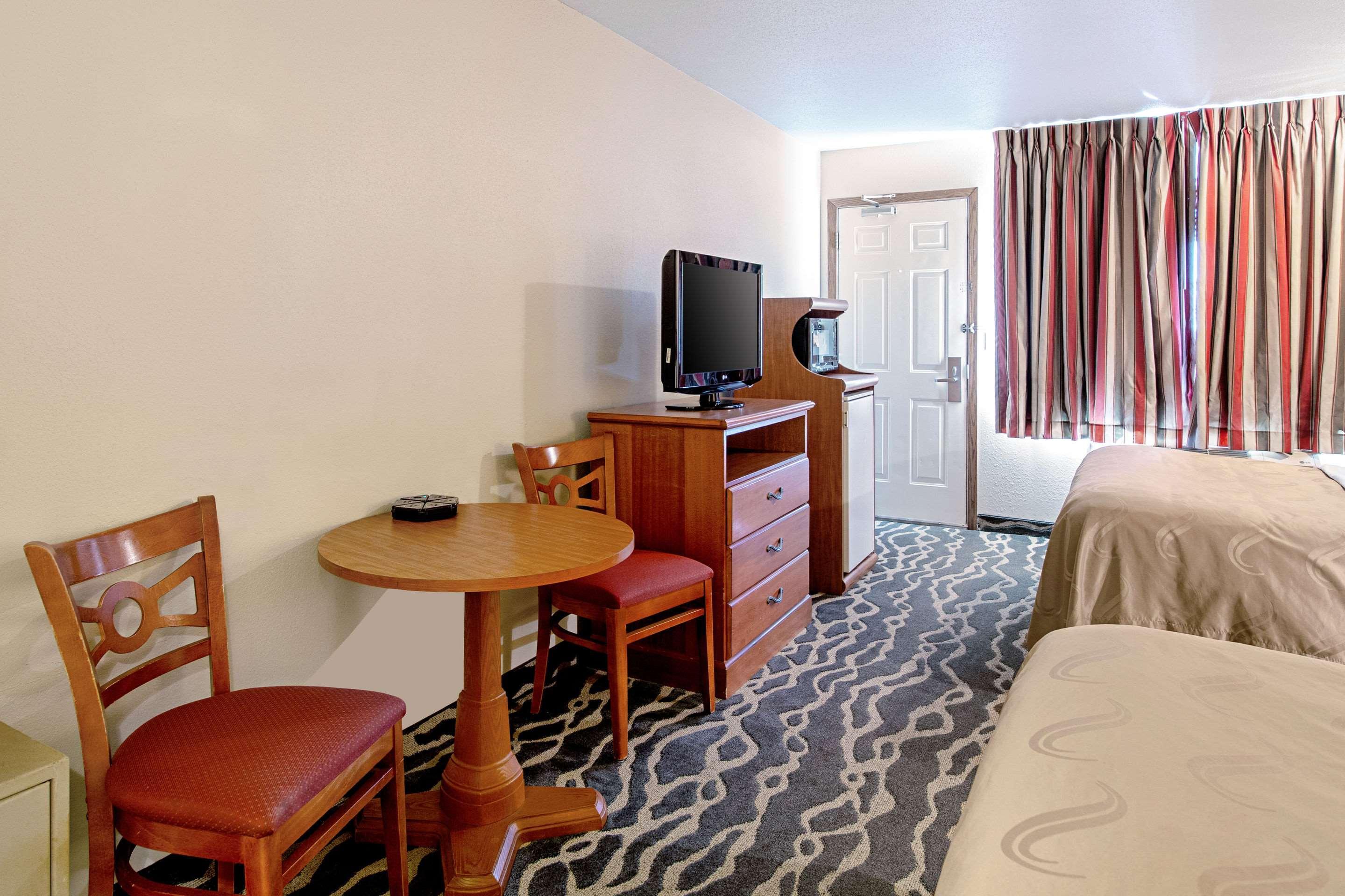 Quality Inn Huron Extérieur photo