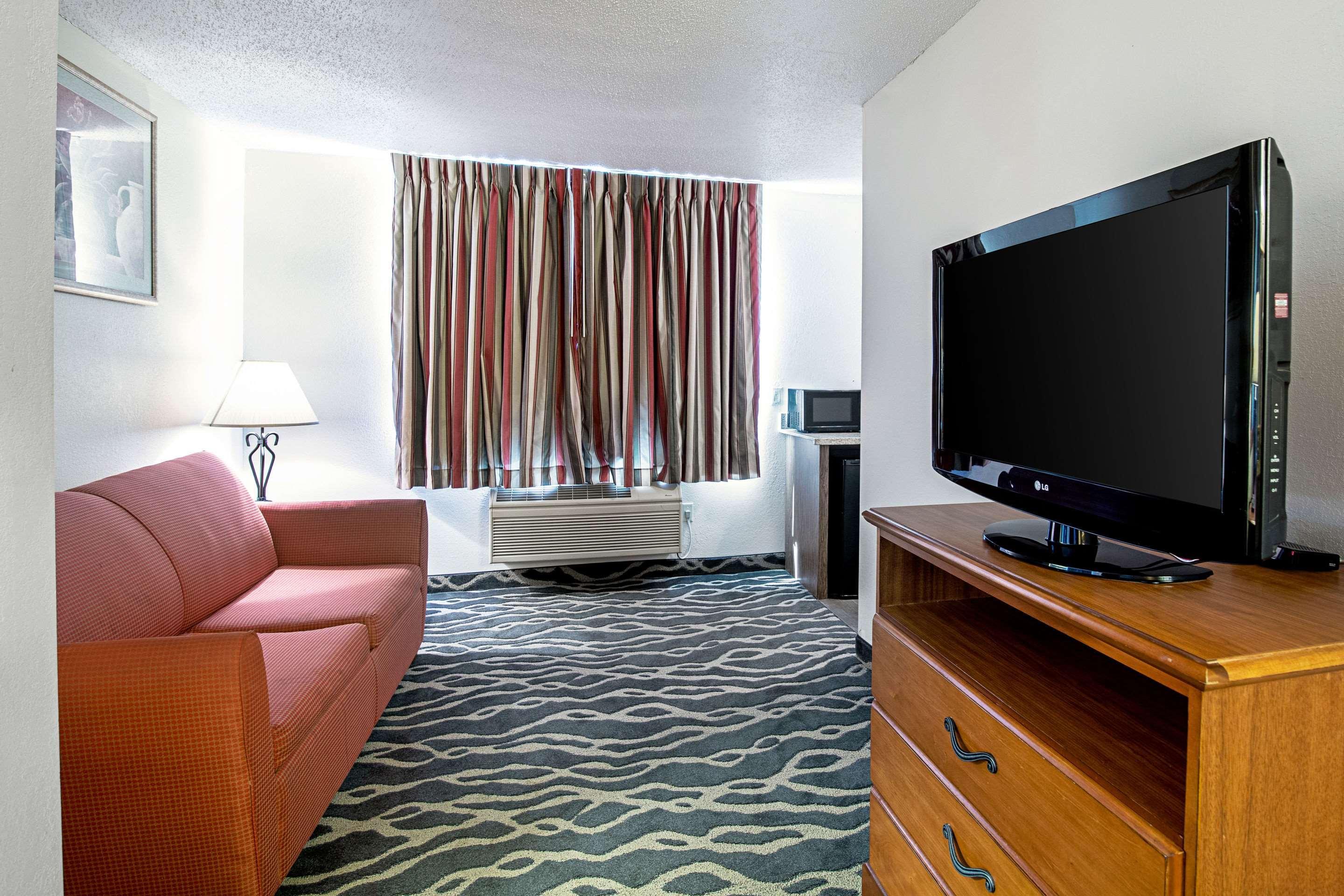 Quality Inn Huron Extérieur photo