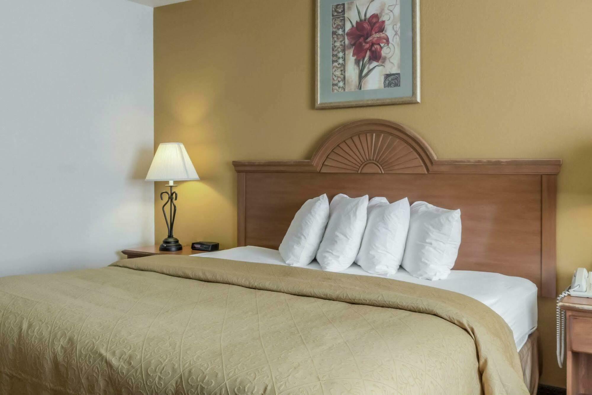 Quality Inn Huron Extérieur photo