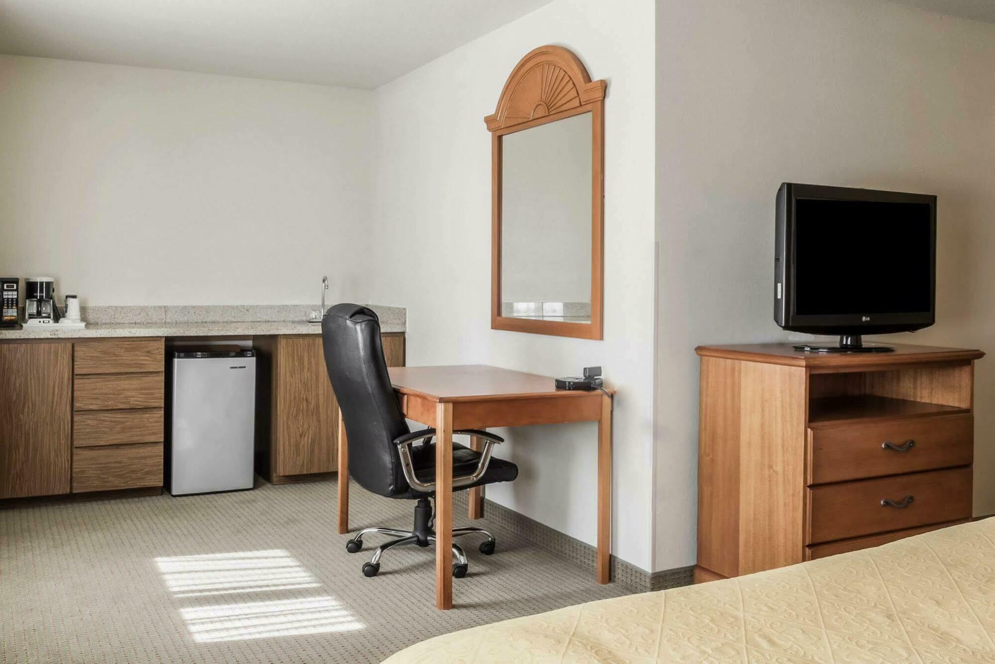 Quality Inn Huron Extérieur photo