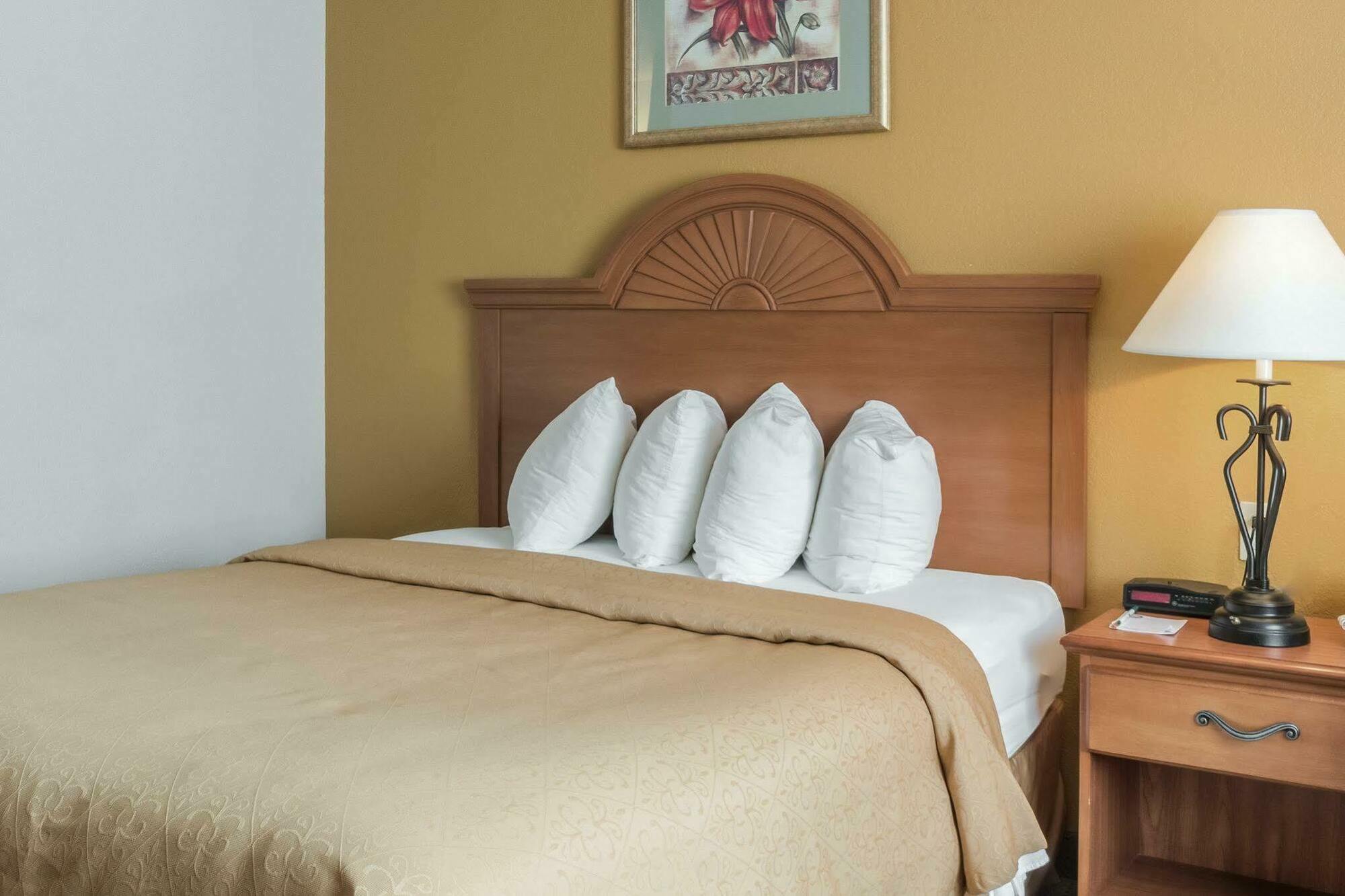 Quality Inn Huron Extérieur photo